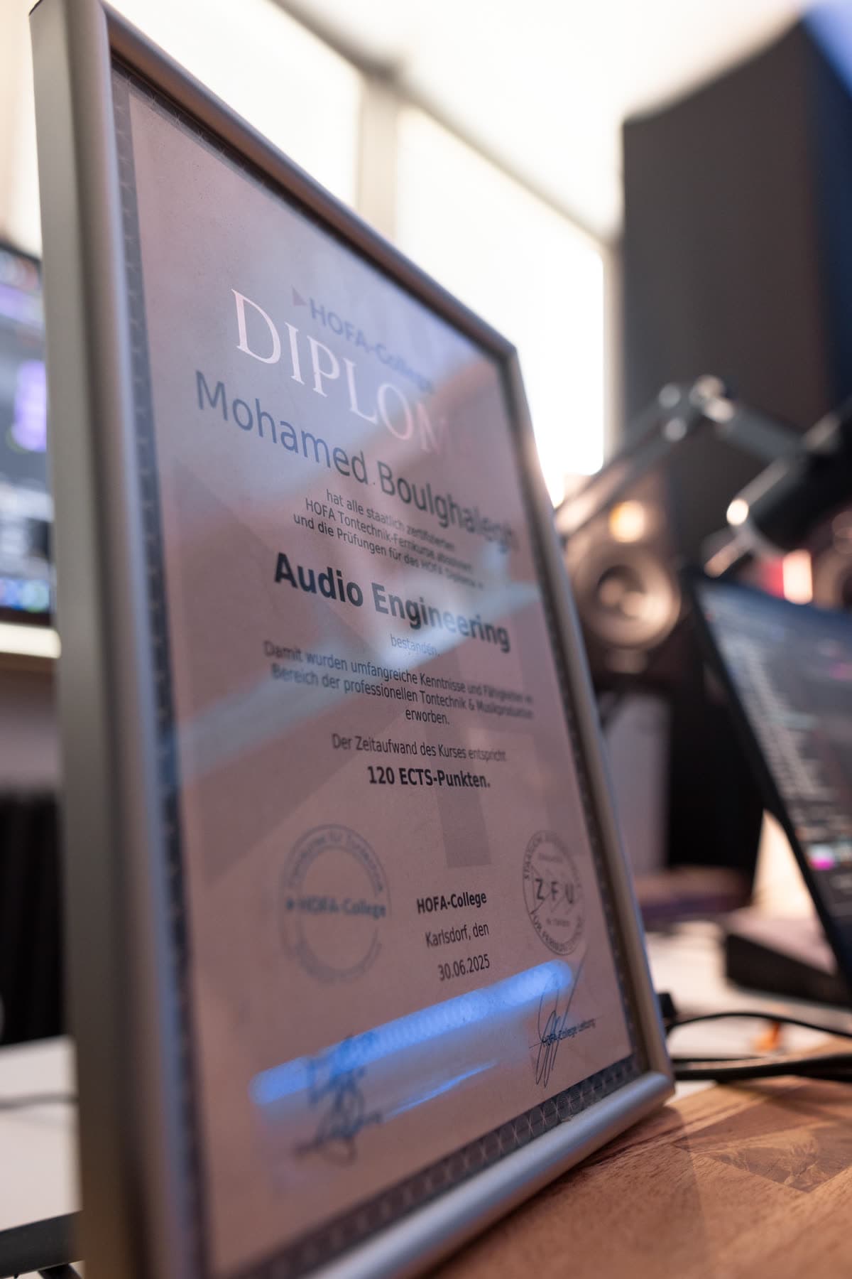 Diplom des HOFA-College in Audio Engineering, ausgestellt auf Mohamed Boulghalegh
